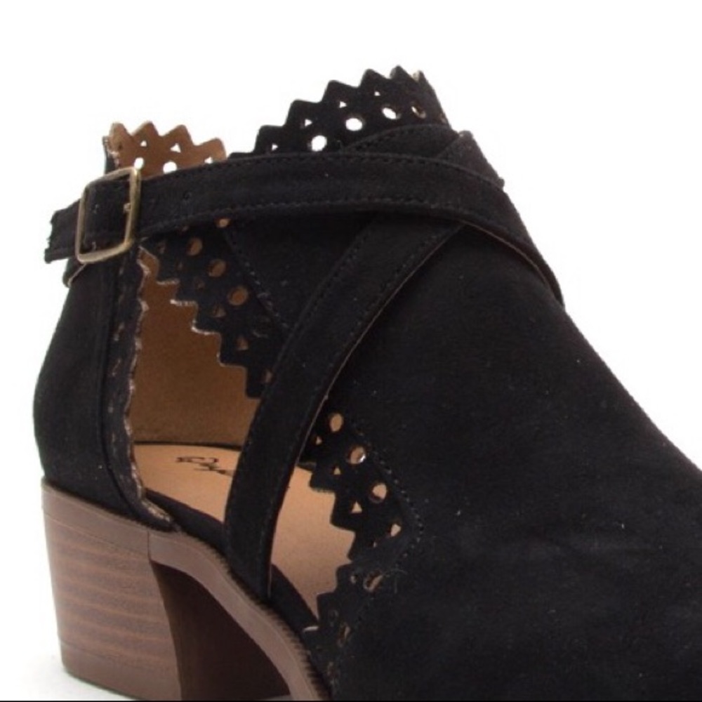 🗣 Qupid Sexy, girly, lacy laser cut black BOOTIE - Picture 3 of 3